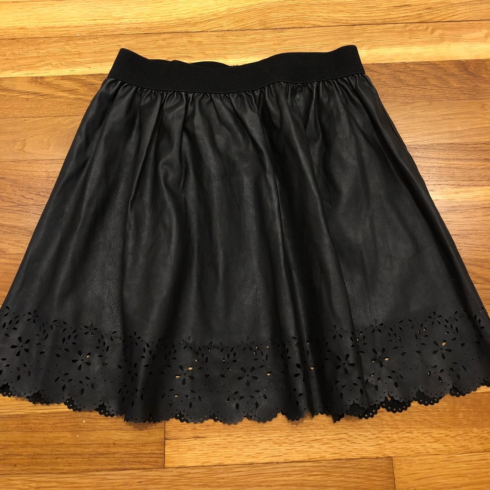 Fake leather skirt with details!